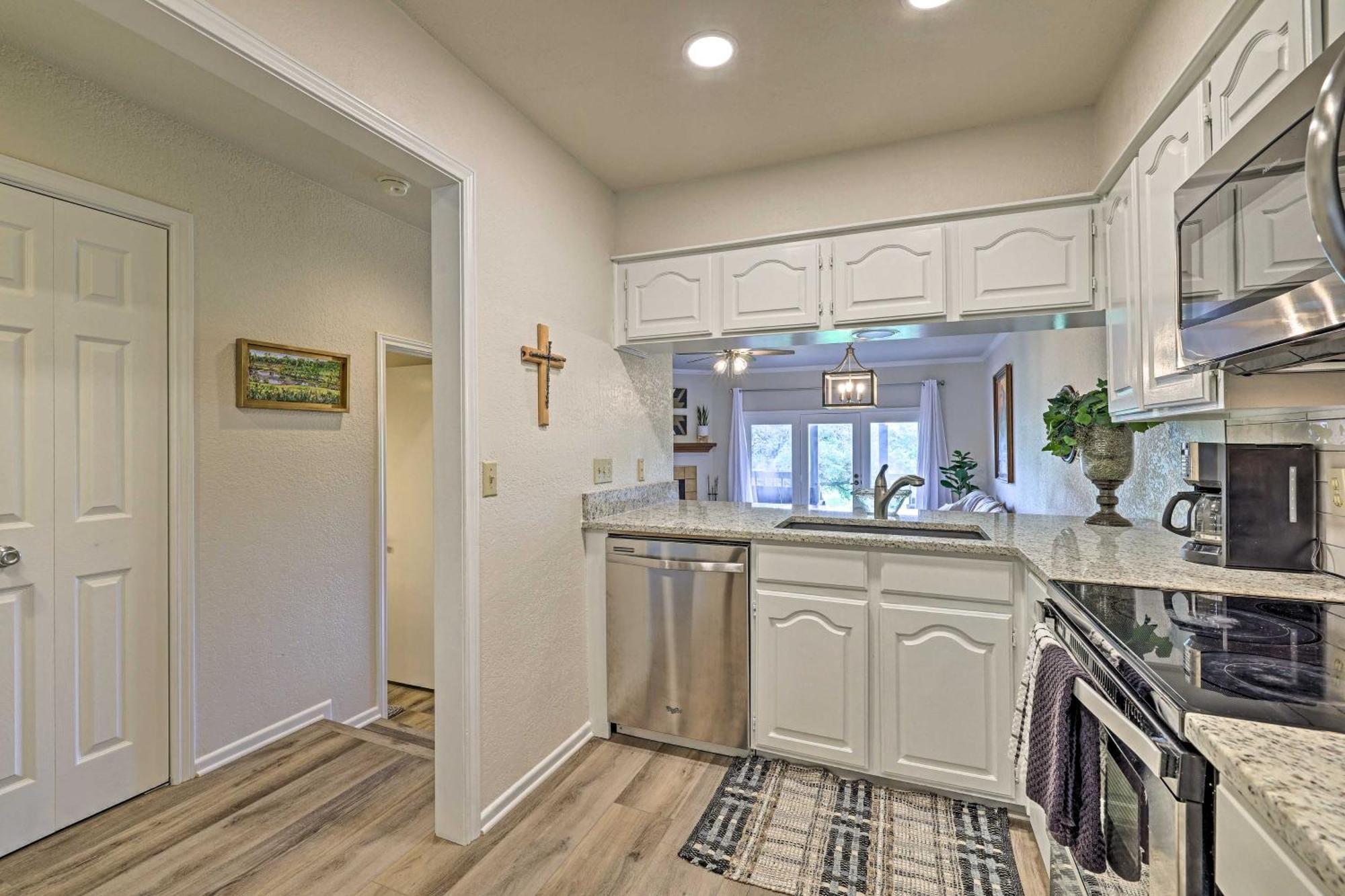 Modern Lakeside Golf Course Retreat With Deck! Canyon Lake Esterno foto