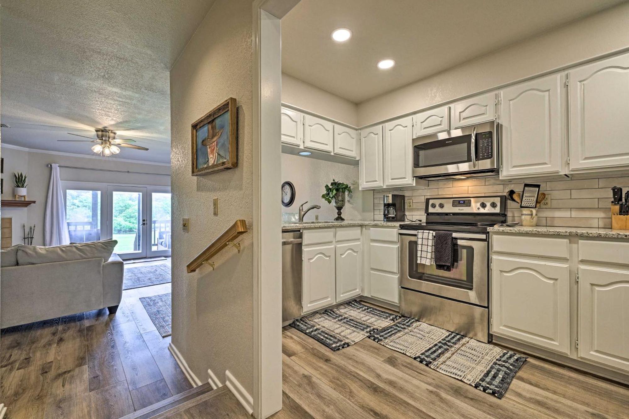 Modern Lakeside Golf Course Retreat With Deck! Canyon Lake Esterno foto