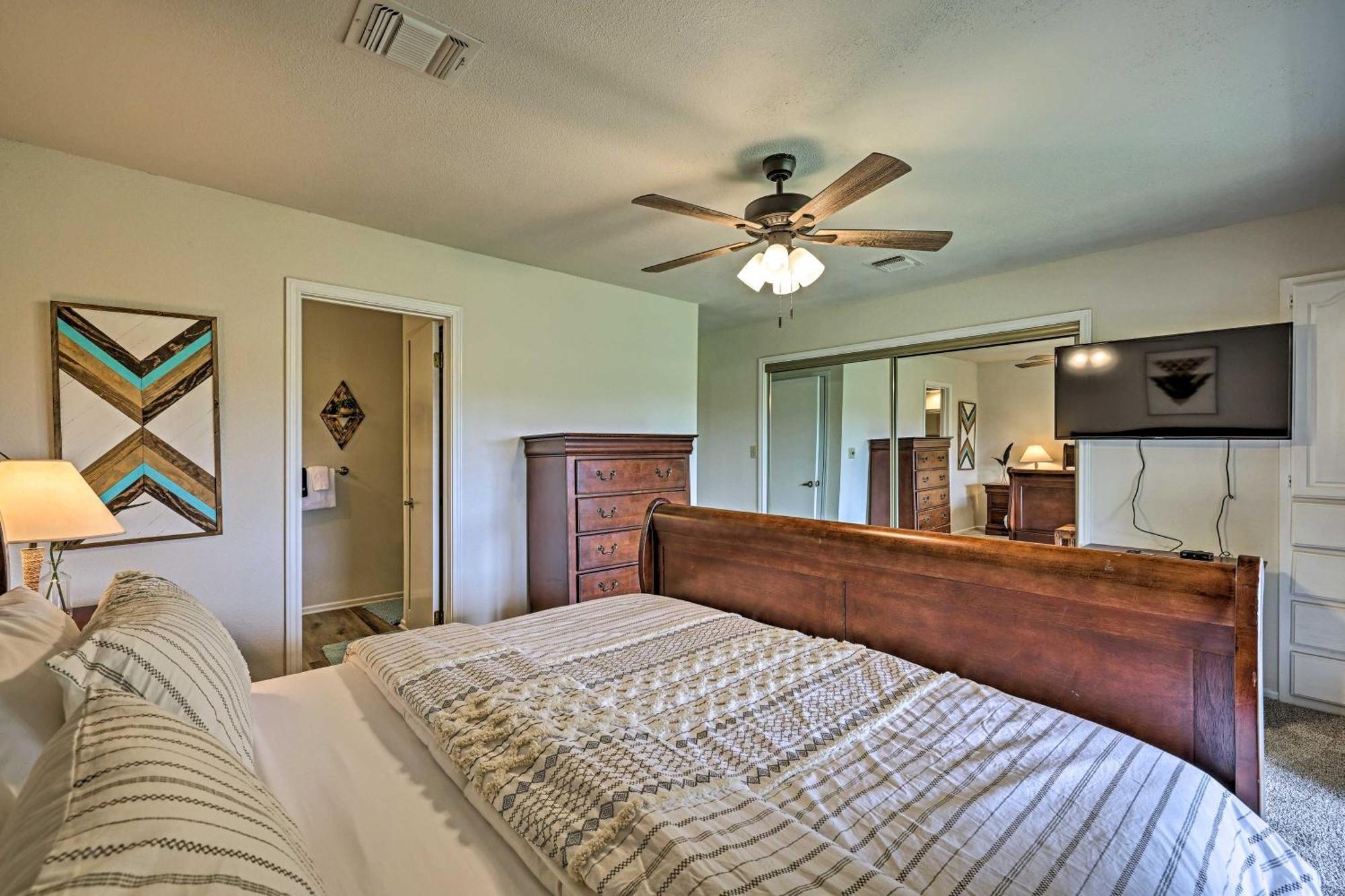 Modern Lakeside Golf Course Retreat With Deck! Canyon Lake Esterno foto