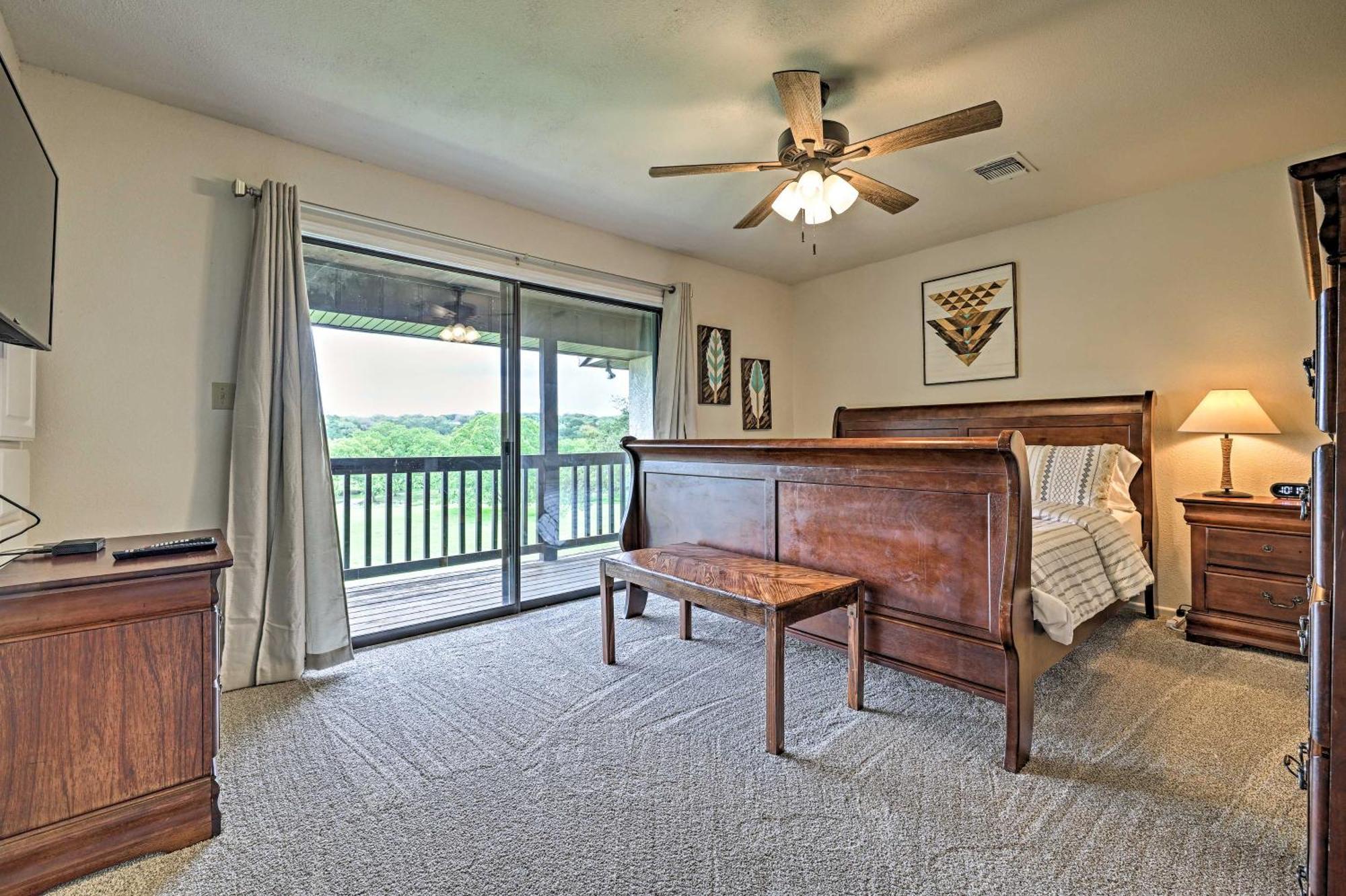 Modern Lakeside Golf Course Retreat With Deck! Canyon Lake Esterno foto